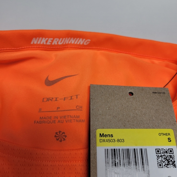 NWT Mens Nike 2022 Chicago Marathon Finisher Tee - Picture 2 of 4